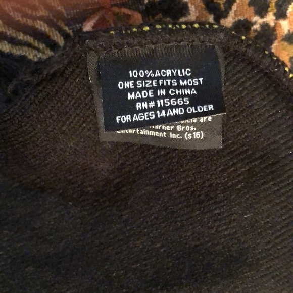 Harry Potter Hufflepuffer Navy & Yellow knit hat w/ pom pom NWOT - Picture 7 of 12